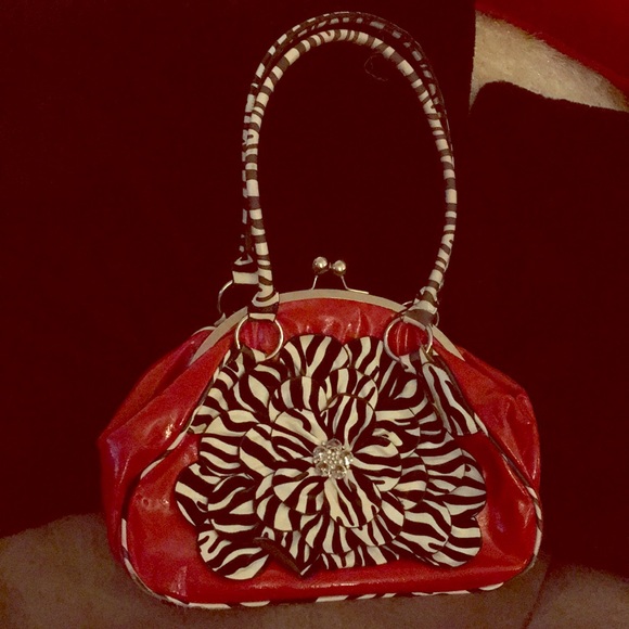 Handbags - 👛PRICE DROP!Red retro clasp purse w/zebra print